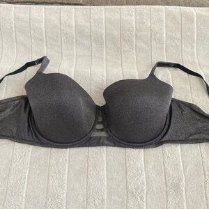 La senza bra. 38DDD​​​​​